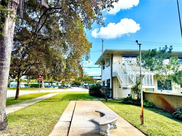 Astor, 3500 Harrison St #8, Hollywood, Florida 33021, image 2