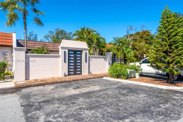 Miami Lakes Golf Course Village, 7412 Big Cypress Dr, Miami Lakes, Florida 33014, image 1