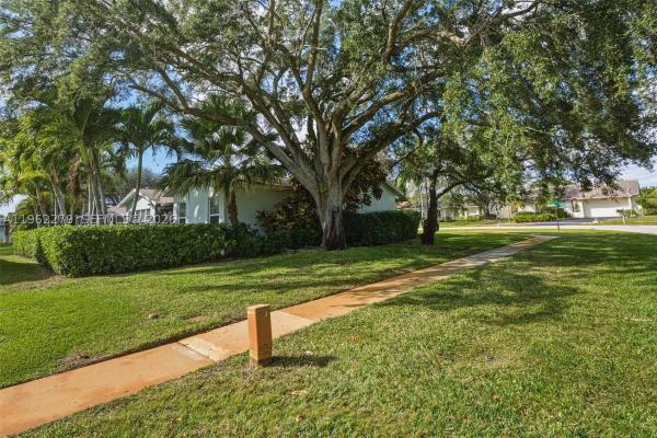 Greenbriar, 10308 Greenbriar Ct, Boca Raton, Florida 33498, image 2