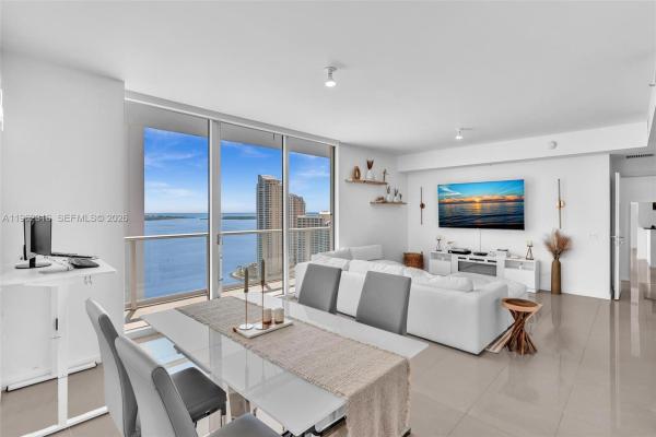 Met 1, 300 S Biscayne Blvd #T-2916, Miami, Florida 33131, image 1