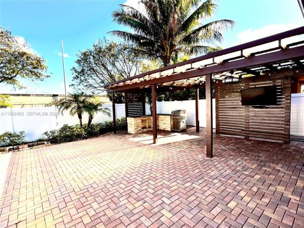 Manor Parc, 5016 NW 48th Ln, Tamarac, Florida 33319, image 2
