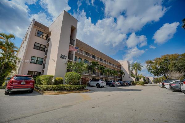 Sunrise Lakes 4, 2901 N Nob Hill Rd #303, Sunrise, Florida 33322, image 1