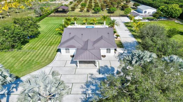 20407 SW 226th St, Unincorporated Dade County, Florida 33170, image 1