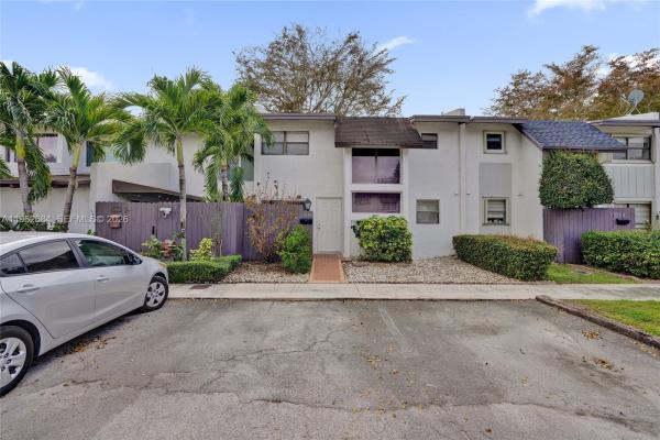 Snapper Creek Townhouses, 10960 SW 70th Ter, Kendall, Florida 33173, image 3