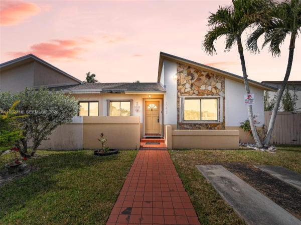 10832 SW 146th Pl, Unincorporated Dade County, Florida 33186, image 1