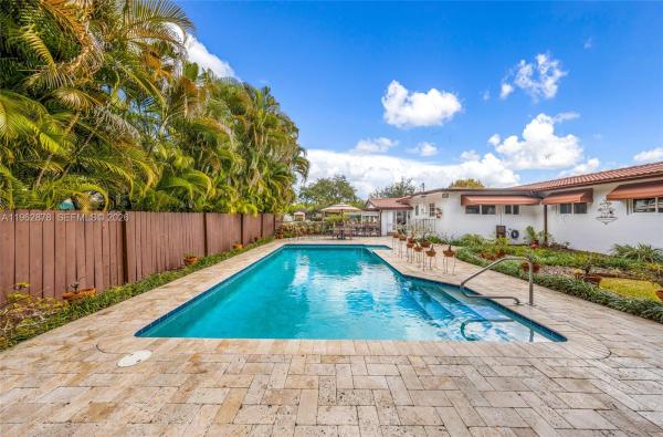 Country Club Estates, 564 De Leon Dr, Miami Springs, Florida 33166, image 2