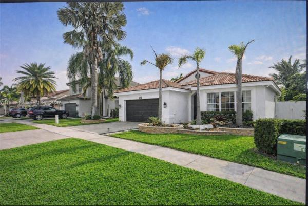 Sunset Pointe At Silver Lakes, 17912 SW 12th Ct, Pembroke Pines, Florida 33029, image 1