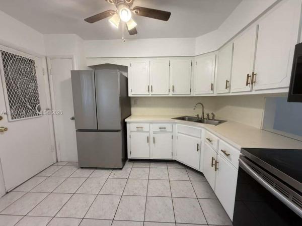1550 NE 191st St #211, Unincorporated Dade County, Florida 33179, image 1