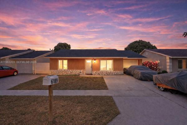 6189 Moonbeam Dr, Lake Worth, Florida 33463, image 1