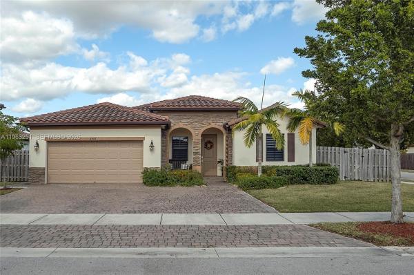 Kingman Commons, 2597 SE 2nd St, Homestead, Florida 33033, image 2