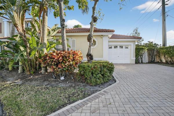 West Lake Village, 1150 Queen Palm Ct, Hollywood, Florida 33019, image 2