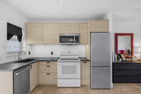 Meridian Manor, 851 Meridian Ave #43, Miami Beach, Florida 33139, image 3