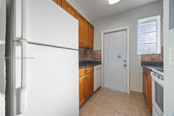 Liberia, 2525 N 23rd Ave #1-2, Hollywood, Florida 33020, image 2