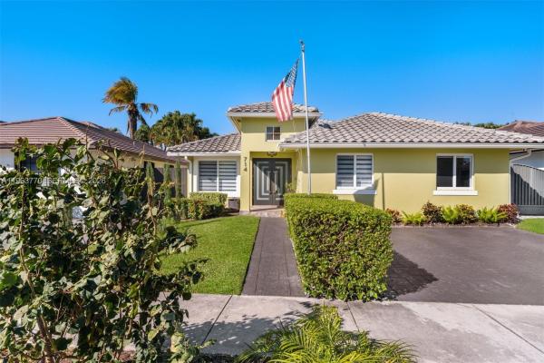 Superior Homes Estates, 714 NW 134th Pl, Tamiami, Florida 33182, image 2