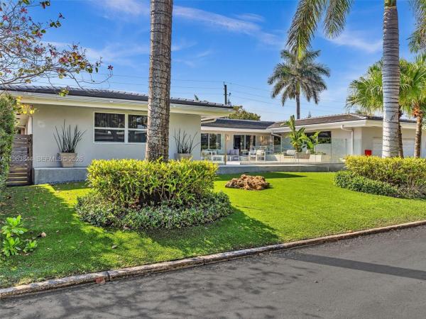 Hollywood Lakes, 840 S Southlake Dr, Hollywood, Florida 33019, image 1