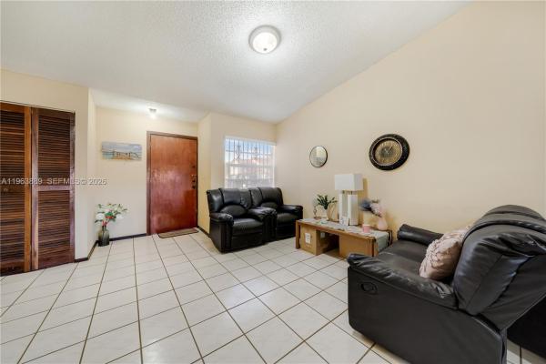 Bird Lakes Townhouses, 4531 SW 144th Ave, Kendale Lakes, Florida 33175, image 3