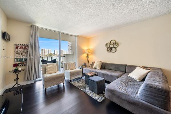 Commodore Plaza Tower, 2750 NE 183rd St #401, Aventura, Florida 33160, image 3