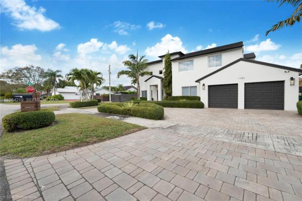 Cristinas Place, 11983 SW 99th St, The Crossings, Florida 33186, image 3