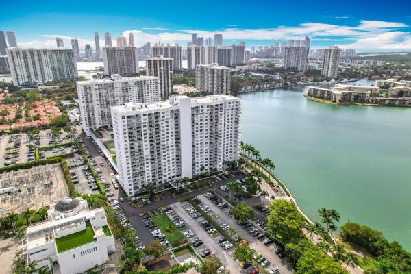 Admirals Port West, 2801 NE 183rd St #1504W, Aventura, Florida 33160, image 2