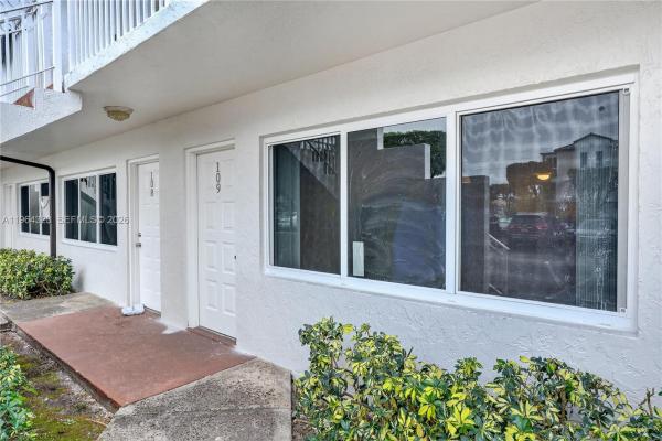 Coral Pointe Townhomes, 8670 NW 6th Ln #4-109, Fountainebleau, Florida 33126, image 3