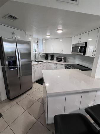 Las Vistas At Doral, 8225 Lake Dr #101, Doral, Florida 33166, image 2