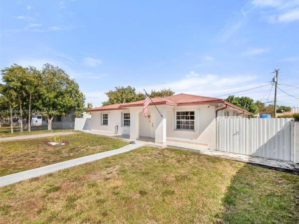 Fairway Park, 16321 SW 102nd Pl, Palmetto Estates, Florida 33157, image 2