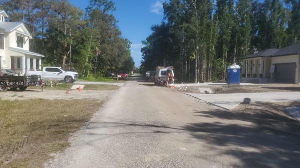 Hallendale, 3050 Pine Tree Dr, Naples, Florida 34112, image 2