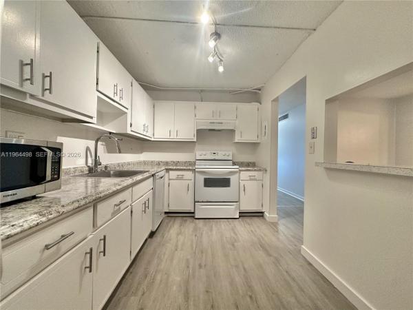 3 Horizons North, 1470 NE 125th Ter #210, North Miami, Florida 33161, image 1