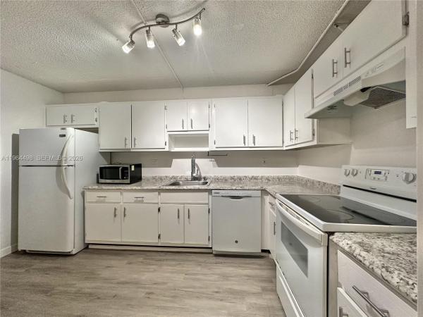 3 Horizons North, 1470 NE 125th Ter #210, North Miami, Florida 33161, image 2