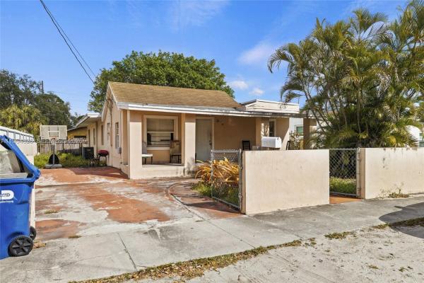 2071 NW 86th St, Unincorporated Dade County, Florida 33147, image 1