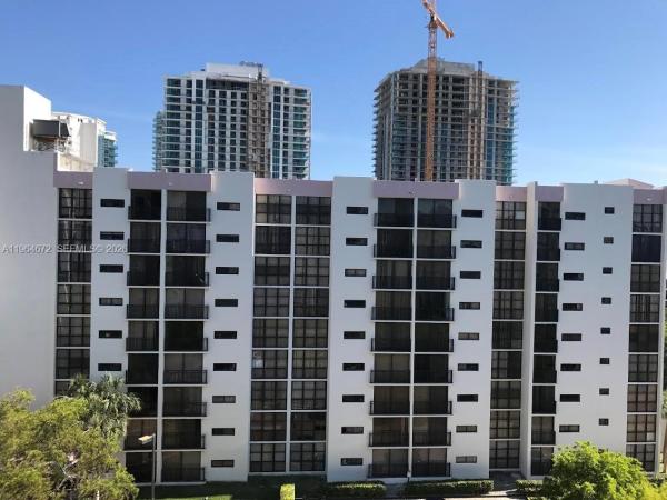 Plaza Of The Americas, 16919 N Bay Rd #816, Sunny Isles Beach, Florida 33160, image 1