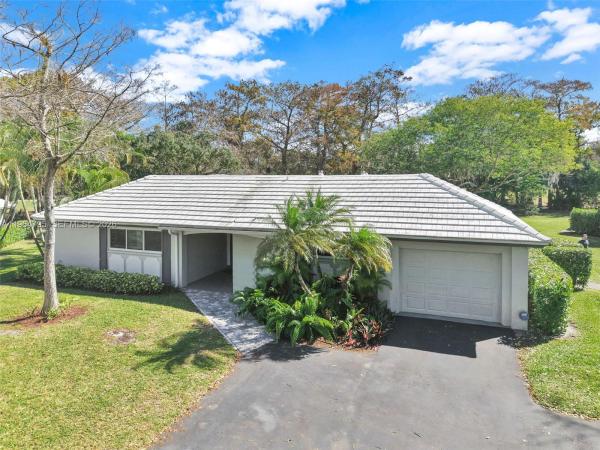 Cypress Estates At Palm-Aire, 820 E Cypress Ln #V-38, Pompano Beach, Florida 33069, image 1