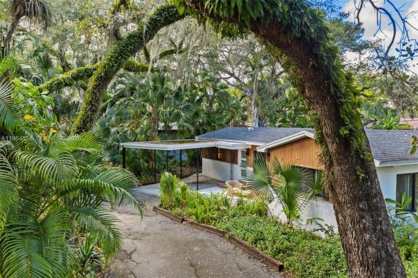 Carlaine Terrace, 1745 NE 137th Ter, North Miami, Florida 33181, image 3