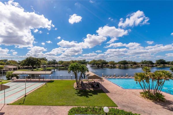 Villas At Carriage Hills, 250 Gate Rd #257, Hollywood, Florida 33024, image 2