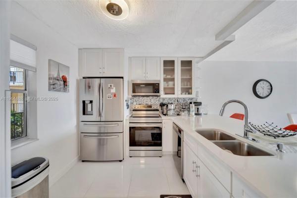 Somerset, 2801 Somerset Dr #215, Lauderdale Lakes, Florida 33311, image 1