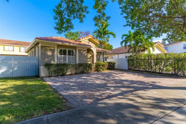Bluewaters, 24333 SW 109th Path, Princeton, Florida 33032, image 2