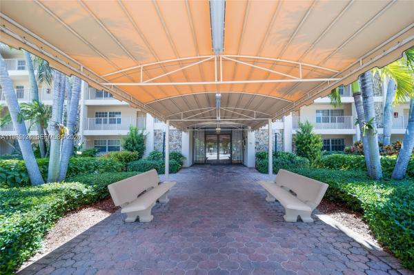 Palm-Aire Country Club 10, 4030 W Palm Aire Dr #104, Pompano Beach, Florida 33069, image 2