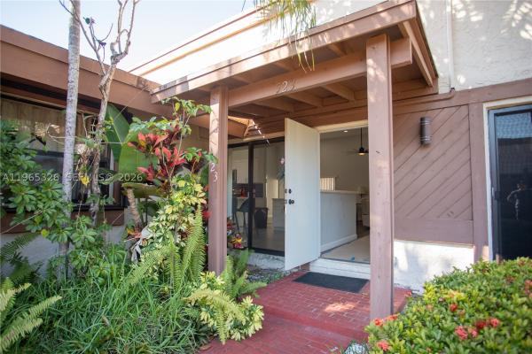 Harbourwood Villas, 523 Leslie Dr, Hallandale Beach, Florida 33009, image 3