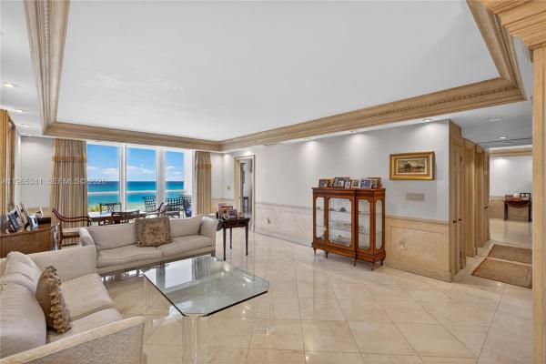 The Carriage Club, 5001 Collins Ave #5K, Miami Beach, Florida 33140, image 2