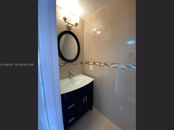 Las Villas De Fountainbleu, 8031 NW 8th St #17, Fountainebleau, Florida 33126, image 2