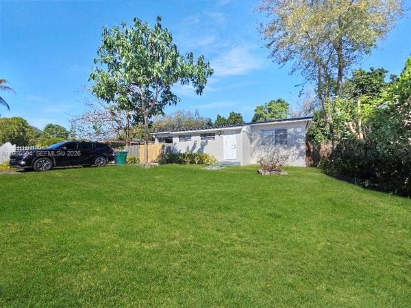 315 NE 165th St, Unincorporated Dade County, Florida 33162, image 1