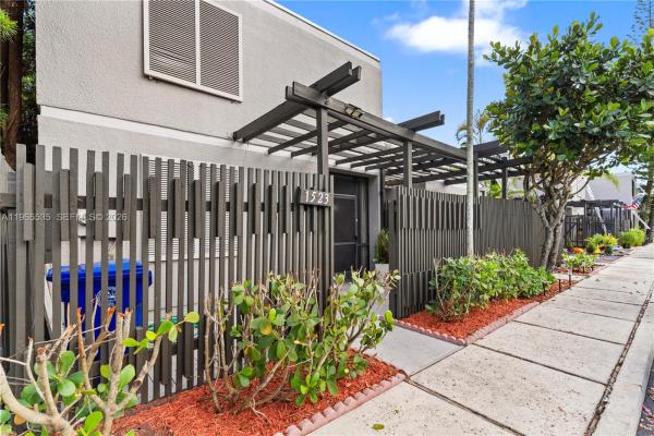 Villas Lakes, 1523 NW 113th Way, Pembroke Pines, Florida 33026, image 2