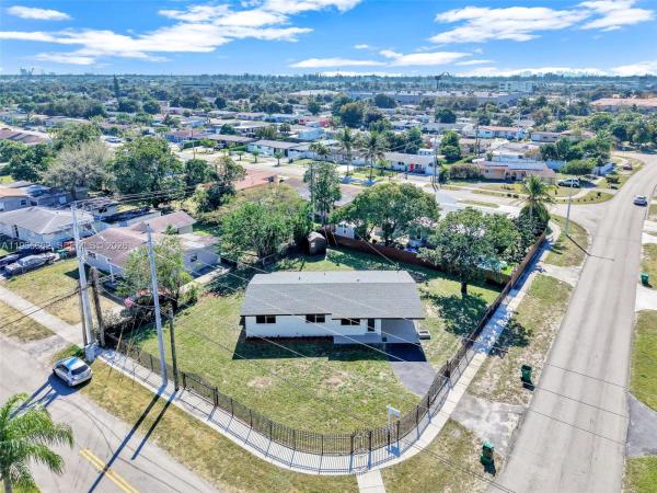 Scott Lake Manor, 1370 NW 173rd Ter, Miami Gardens, Florida 33169, image 2