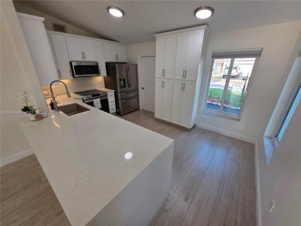 Blue Ridge, 13950 Oaklawn Pl, Davie, Florida 33325, image 2
