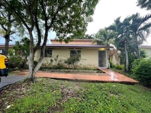 Waterside Townhomes, 13986 SW 280th Ter, Leisure City, Florida 33033, image 2