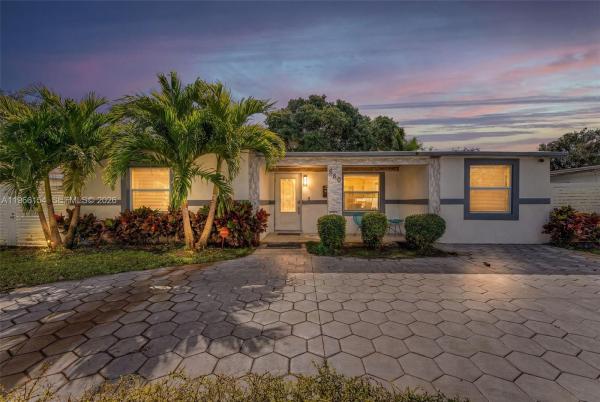 Brian Manors, 860 NE 142nd St, North Miami, Florida 33161, image 3