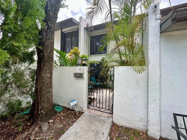 6712 SW 114th Ave, Unincorporated Dade County, Florida 33173, image 1