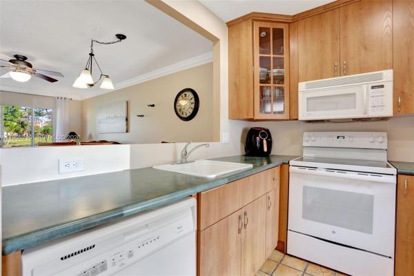 Bradley Hall, 4311 NW 16th St #103B, Lauderhill, Florida 33313, image 2