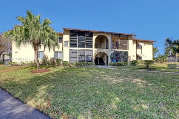 Pine Ridge 3, 337 Pine Ridge Cir #D-2, Greenacres, Florida 33463, image 1