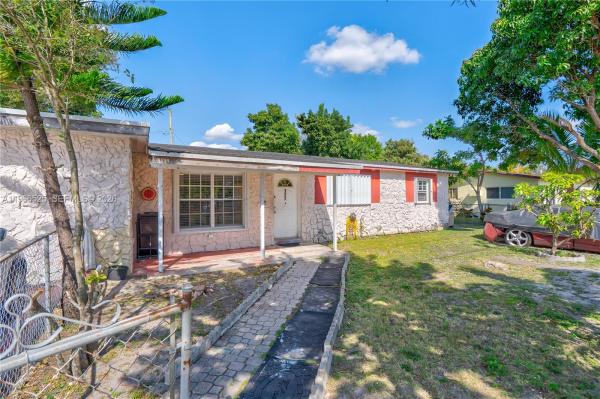 1271 NE 211th St, Unincorporated Dade County, Florida 33179, image 1